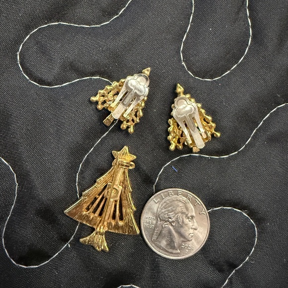 Christmas Tree Jewelry with clip on earrings, VTG - Picture 3 of 3